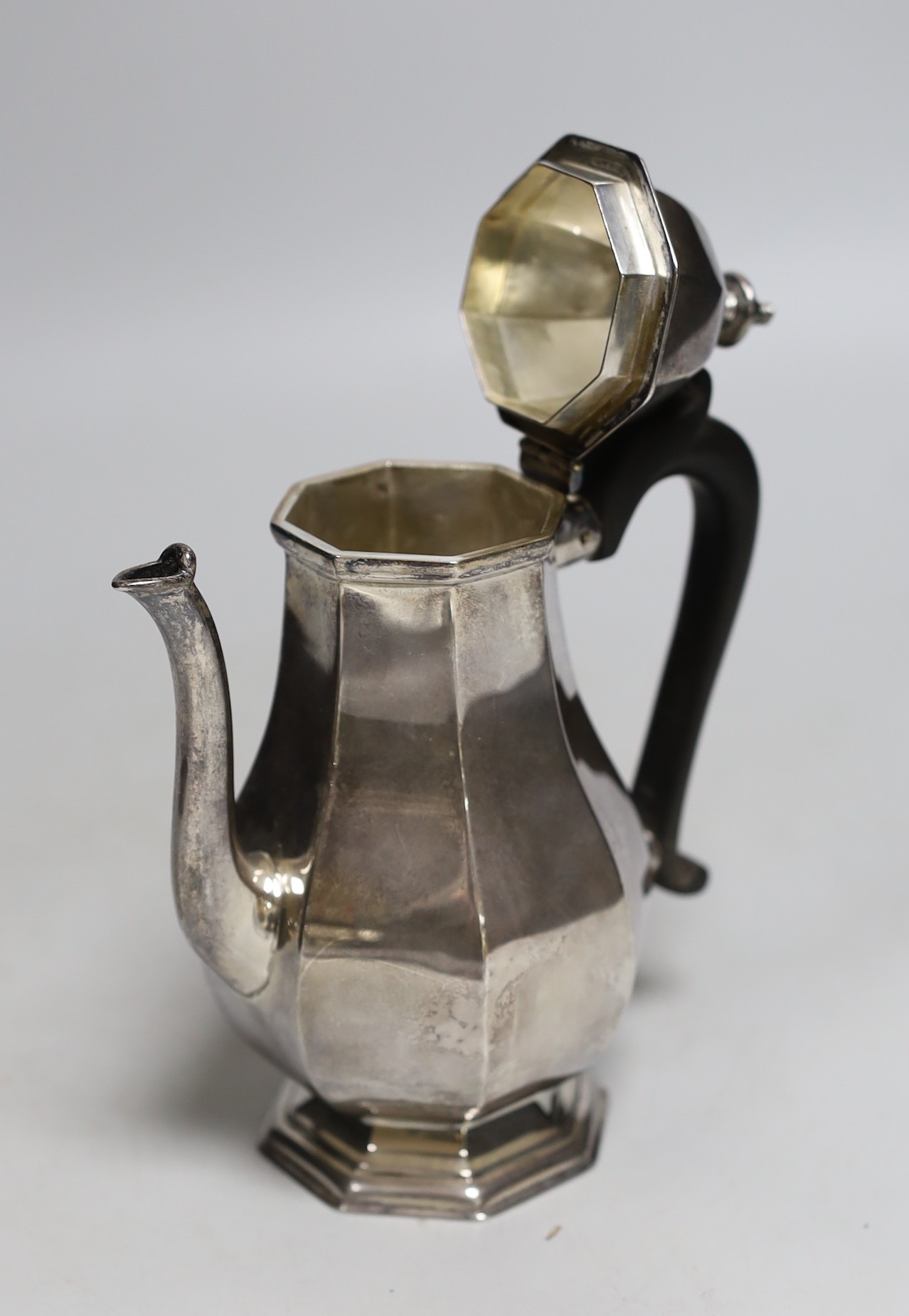 A George V silver octagonal bachelor's coffee pot, Finnegans Ltd, London, 1911, height 18cm, gross weight 9oz.